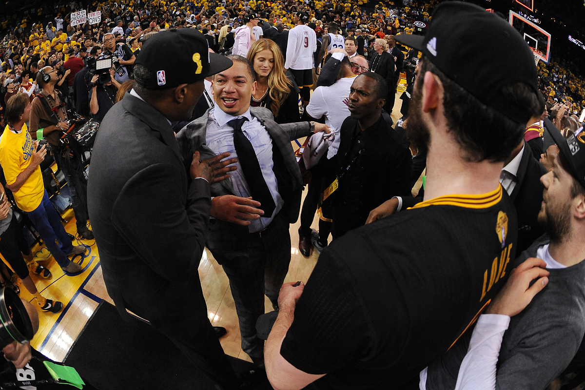 亚博-蒂姆重要时刻大比分获胜，塞尔维亚队带队取胜！引发球迷热议(塞尔维亚队足球)