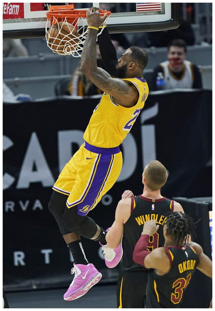 亚博体育- 残忍的暴行3摄影团队 